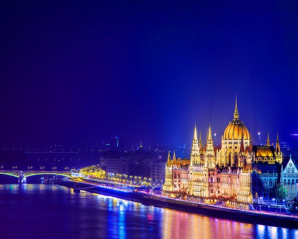 13 Budapest HD Background